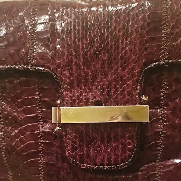 Elegant Burgundy Snake Print Women's Bag - Picture 3 of 11